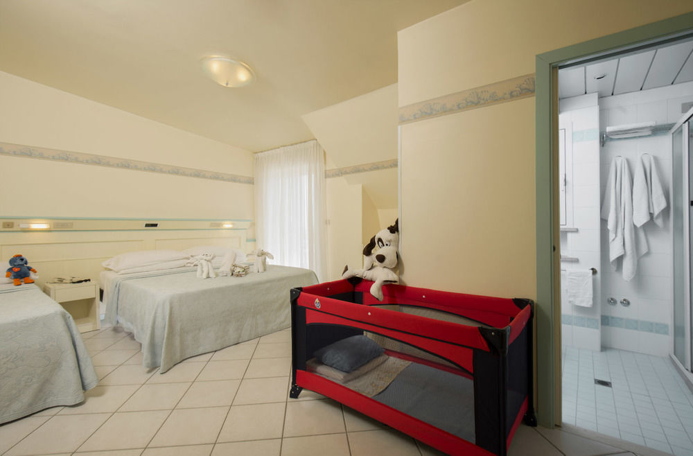 Hotel Arizona Riccione Exterior photo